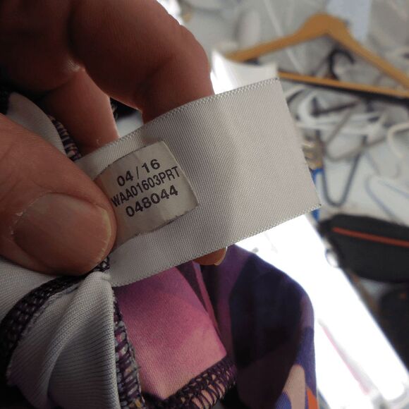 Reebok Womens Mid Rise Athletic Capri Yoga Compression Geometric Pants Medium - Picture 5 of 8